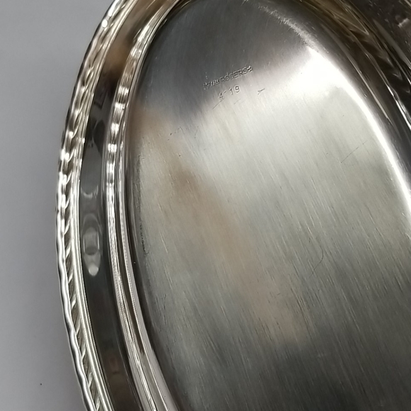 Lot of 2 WM Roger's Silverplate Oval Platters 12" x 7 " - Picture 7 of 12